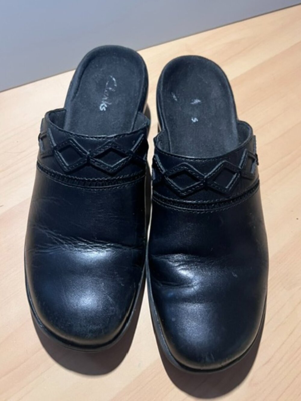 CLARKS Slip-on Mule Clogs Women's 6.5 Black Leather diamond pattern durable